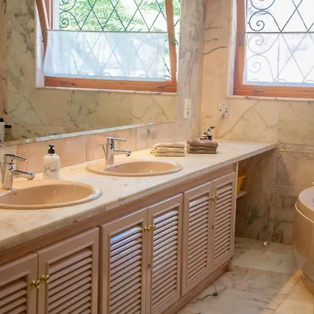 Villa Altozano With Pool, Barbeque, Large Garden, And Fantastic Sea Views *