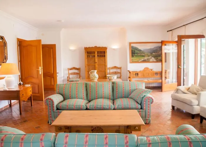 Altozano With Pool, Barbeque, Large Garden, And Fantastic Sea Views Villa Benidorm