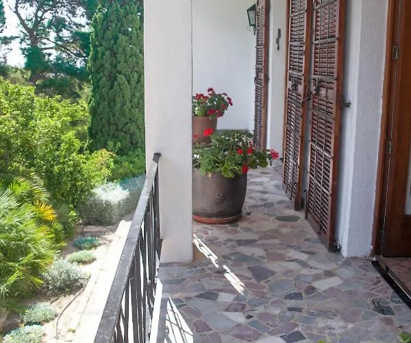 Altozano With Pool, Barbeque, Large Garden, And Fantastic Sea Views Benidorm