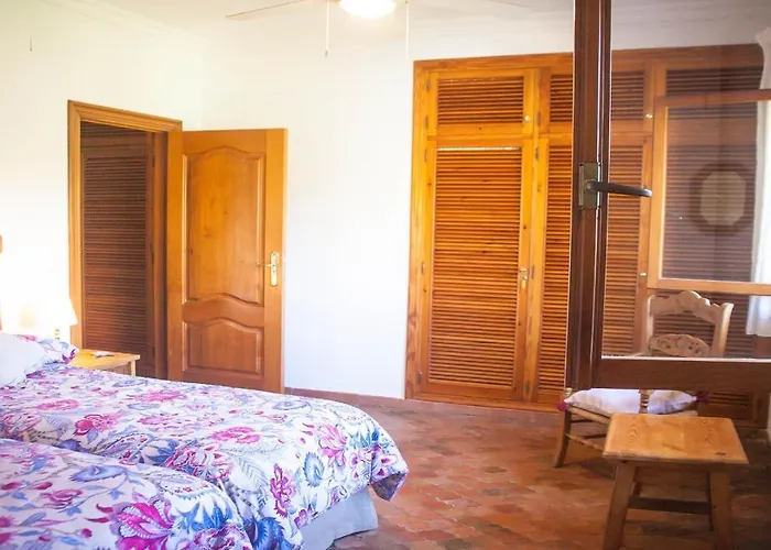 Altozano With Pool, Barbeque, Large Garden, And Fantastic Sea Views Benidorm